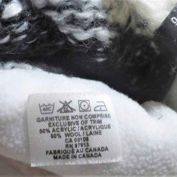 BX45 Lot of Girls WINTER GEAR Girls Winter Hat Gloves & Scarf - All in excellent - Picture 7 of 7